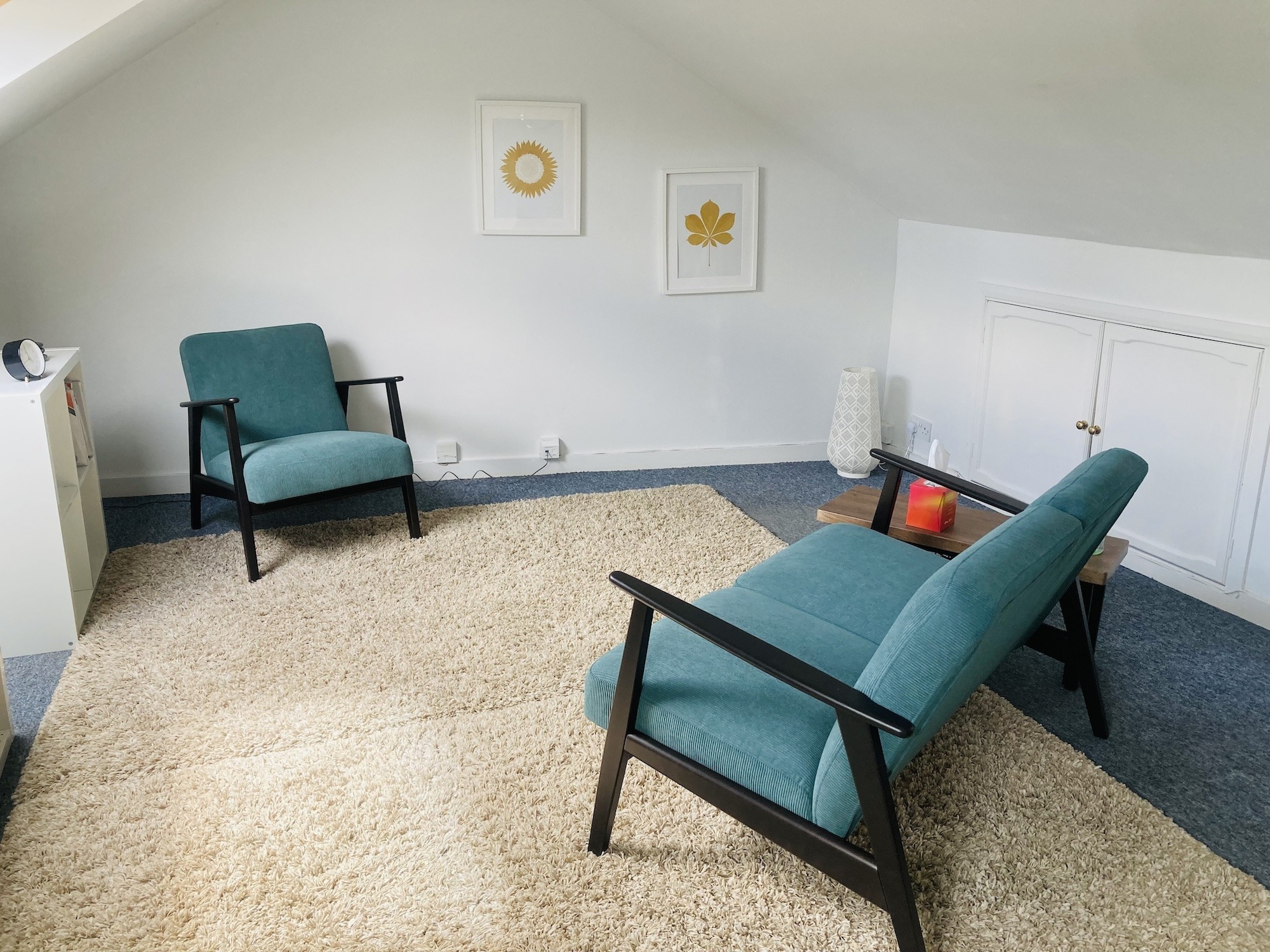comfortable therapy room in St Albans for one to one counselling